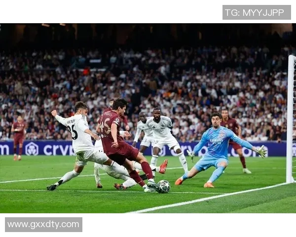 国王杯激战皇马与巴黎圣日耳曼战成平局乌龙球成比赛转折点解析