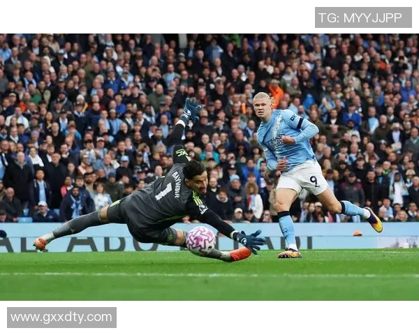 西甲赛场惊现冷门曼城大胜那不勒斯引发热议与反思